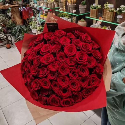 Bouquet de 55 roses rouges (gros bouton, longue tige)