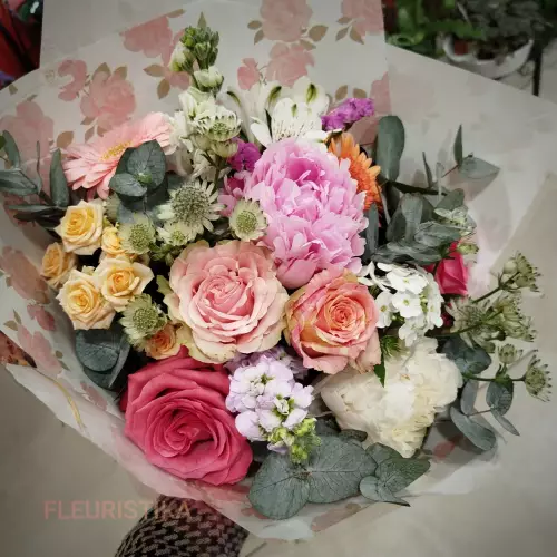 Bouquet de fleurs couleur pastel (avec petite touche fuchsia )
