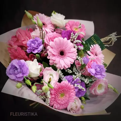 Bouquet de fleurs couleur rose et violet