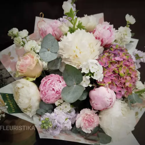 Grand Bouquet couleur pastel  avec des pivoines ( seulement pendant la saison)