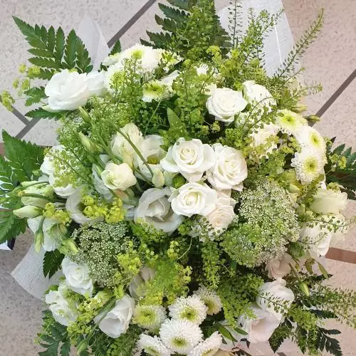 bouquet vêtu de blanc