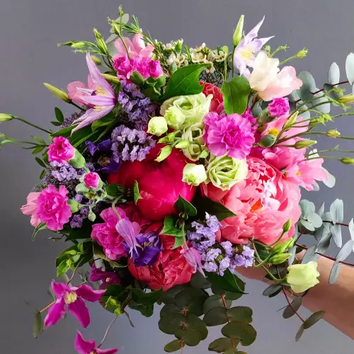 Pivoines et fleurs variées