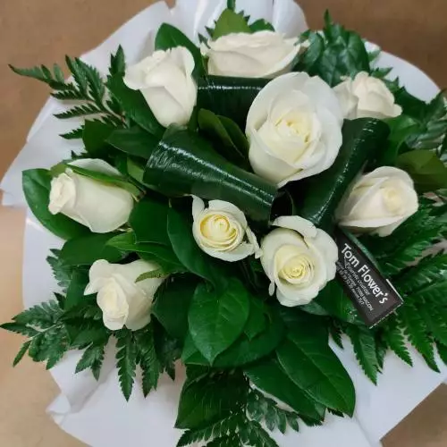 Bouquet de 9 roses en réserve d eau