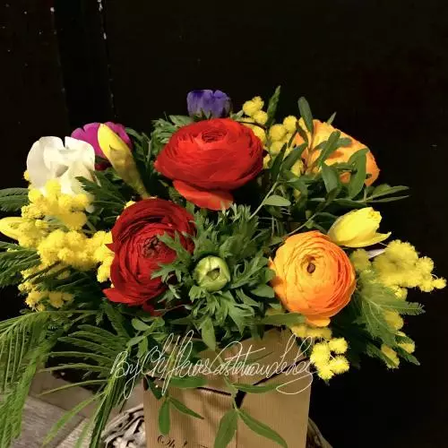 Nos bouquets du fleuriste réalisés en fleurs de saison et de hyeres France