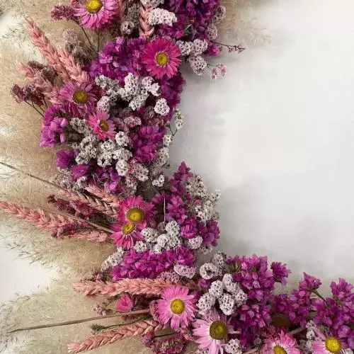 couronne de fleurs séchées